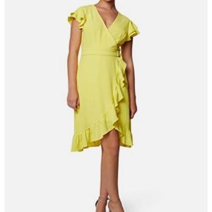 Laundry NWT By Shelli Segal Short Sleeve,V-Neck Ruffled Asymmetrical Hem Yellow